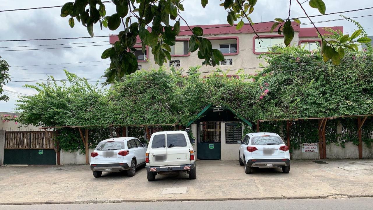 Residence Bertille Abidjan Cocody Экстерьер фото
